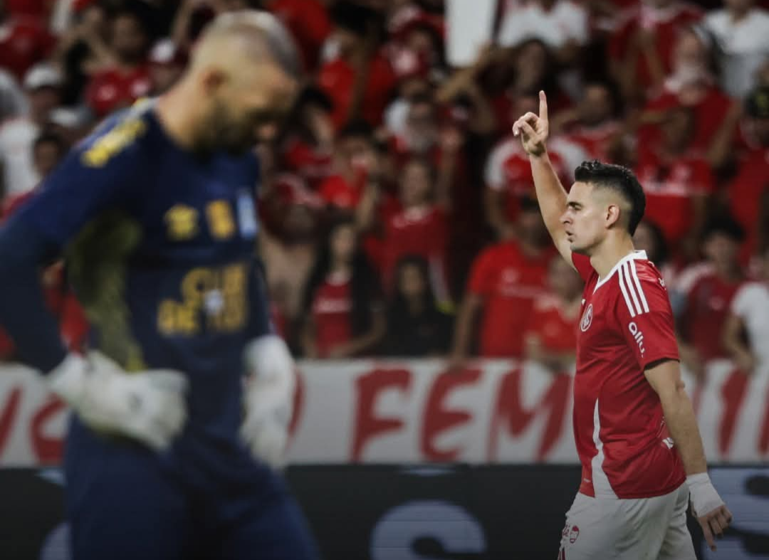 Inter domina, reage duas vezes e vence Gre-Nal por 4 a 2 no Beira-Rio