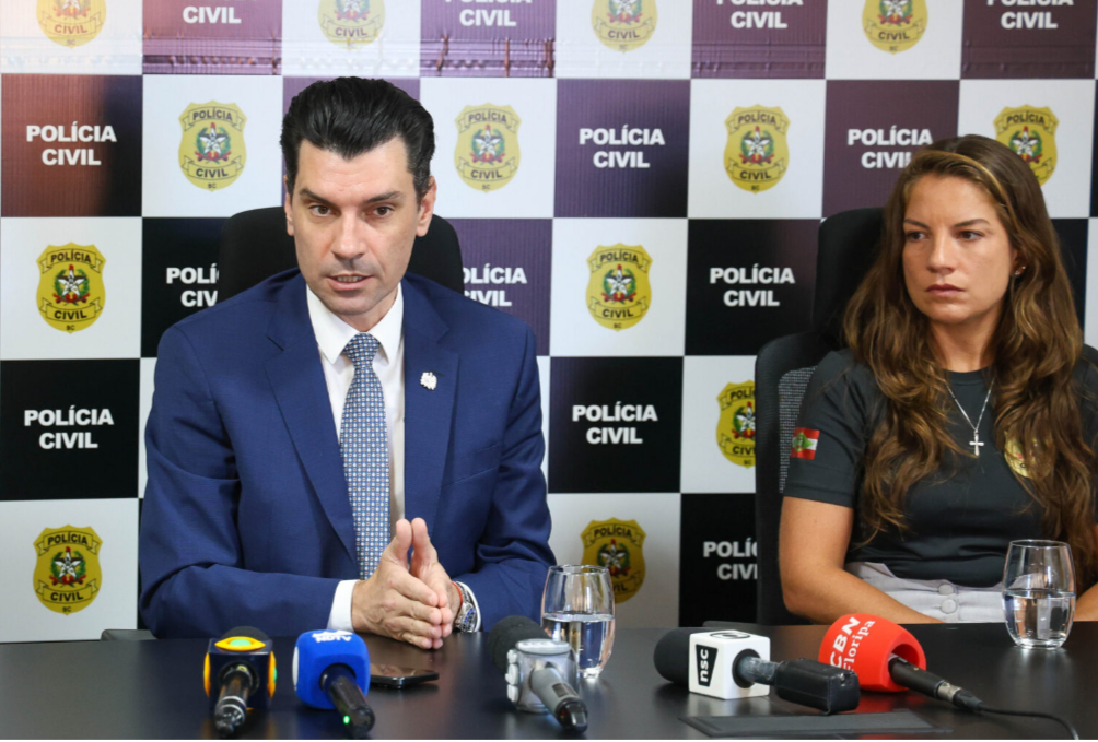 Pais e tio de adolescentes são indiciados por coagir testemunha no caso da morte do cão Orelha, em Florianópolis