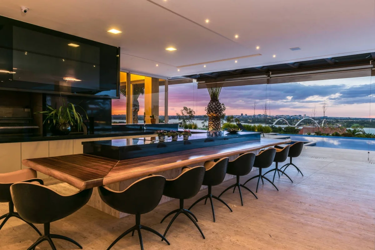 Moraes frequentou mansão de dono do Banco Master em pelo menos duas ocasiões, diz Metrópoles