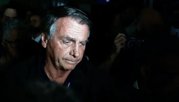Bolsonaro reclama de barulho de ar-condicionado na cela e pede intervenção do STF