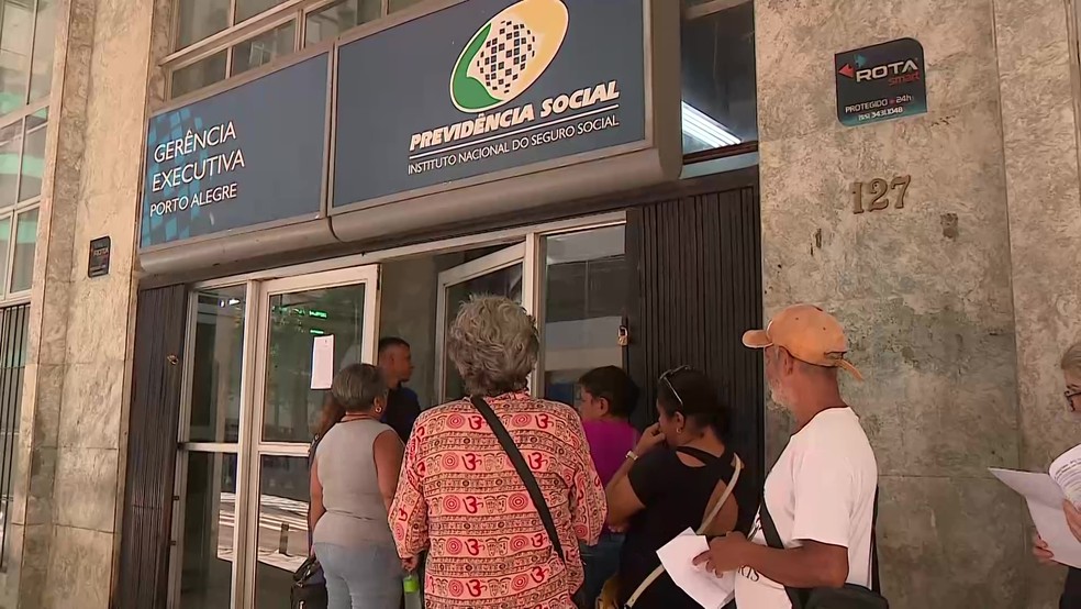 Falha no sistema do INSS paralisa atendimentos, gera tumulto e termina com ação da BM em Porto Alegre