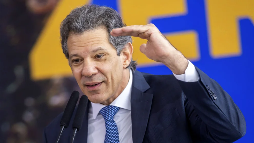 Governo eleva tarifa de importação de mais de mil produtos e prevê arrecadar R$ 14 bilhões em 2026; medida gera críticas nas redes sociais