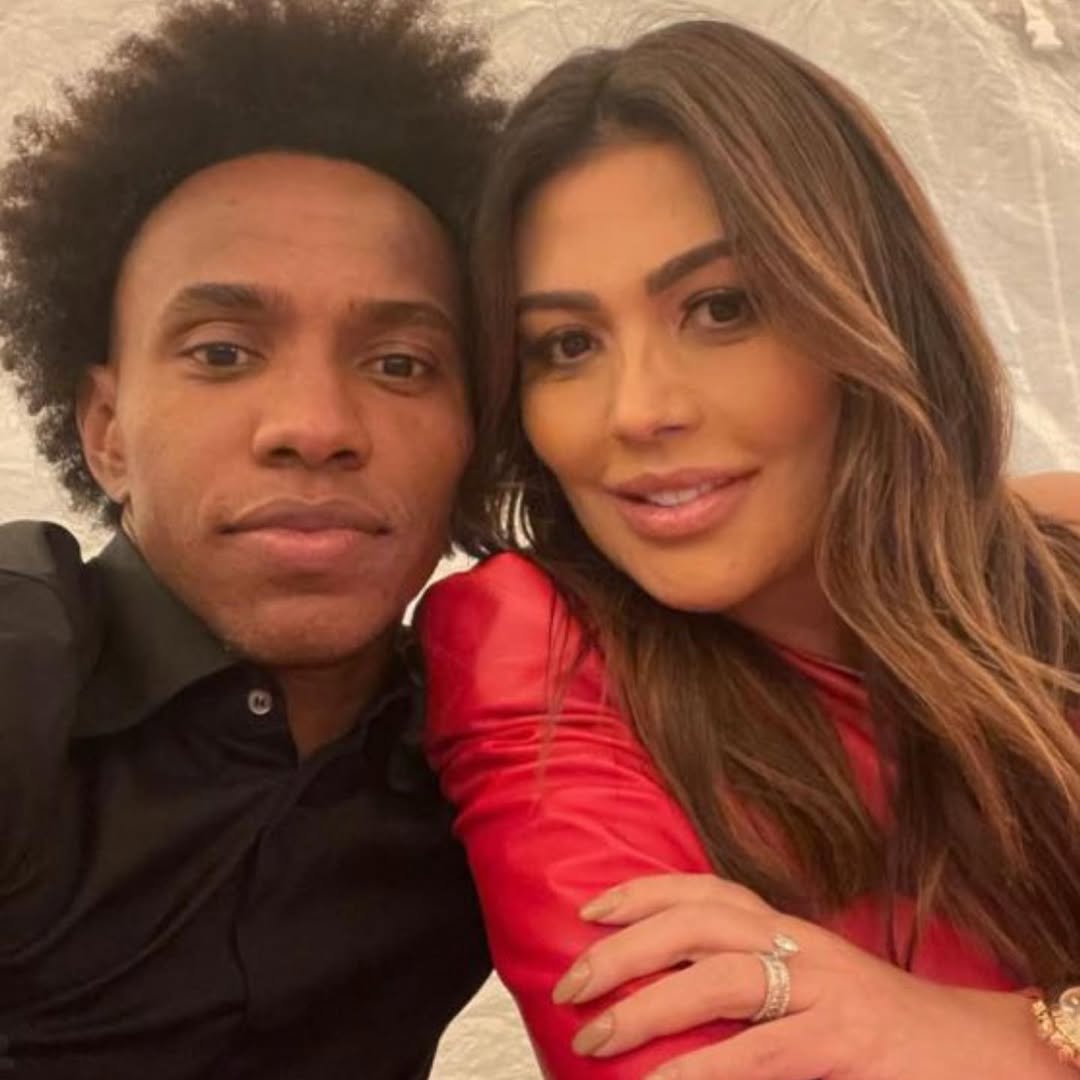 Esposa de jogador Willian do Grêmio processa ex-empregada por R$ 4 mil e recusa parcelamento