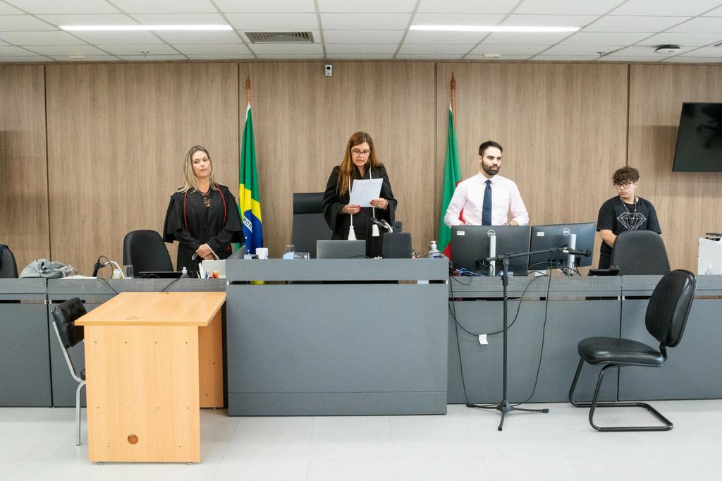 Lei mais severa contra feminicídio é aplicada e réu é condenado a 24 anos por matar mulher em Porto Alegre