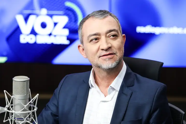 Edegar Pretto lidera ao Piratini e Eduardo Leite desponta na corrida ao Senado, aponta Methodus