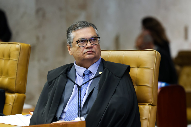 Flávio Dino suspende quebra de sigilo de Lulinha e outros 86 alvos da CPMI do INSS