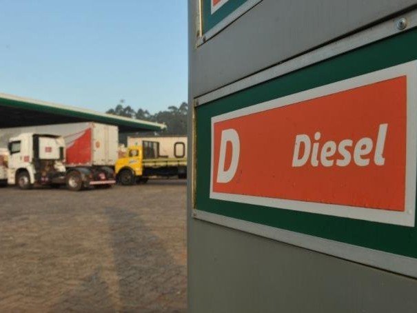 Após Lula zerar impostos federais do diesel, governo do RS afirma que não pode reduzir ICMS