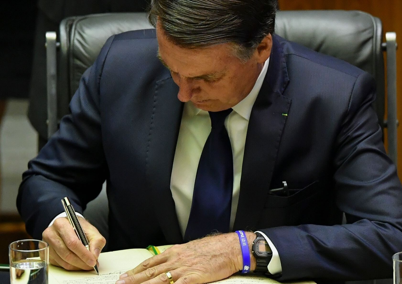 Bolsonaro envia carta da prisão, defende Michelle e pede união da direita