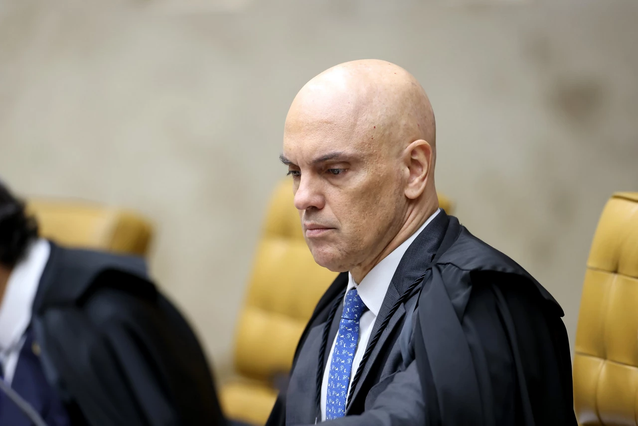 Mensagens mostram que Vorcaro procurou Alexandre de Moraes para tentar “salvar” banco no dia em que foi preso pela PF