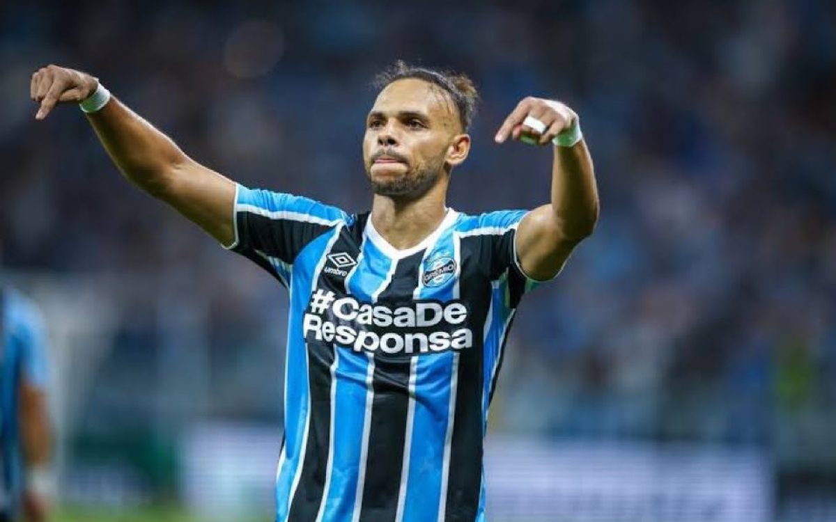 Com gol de Braithwaite, Grêmio empata com Corinthians e perde chance de avançar na tabela