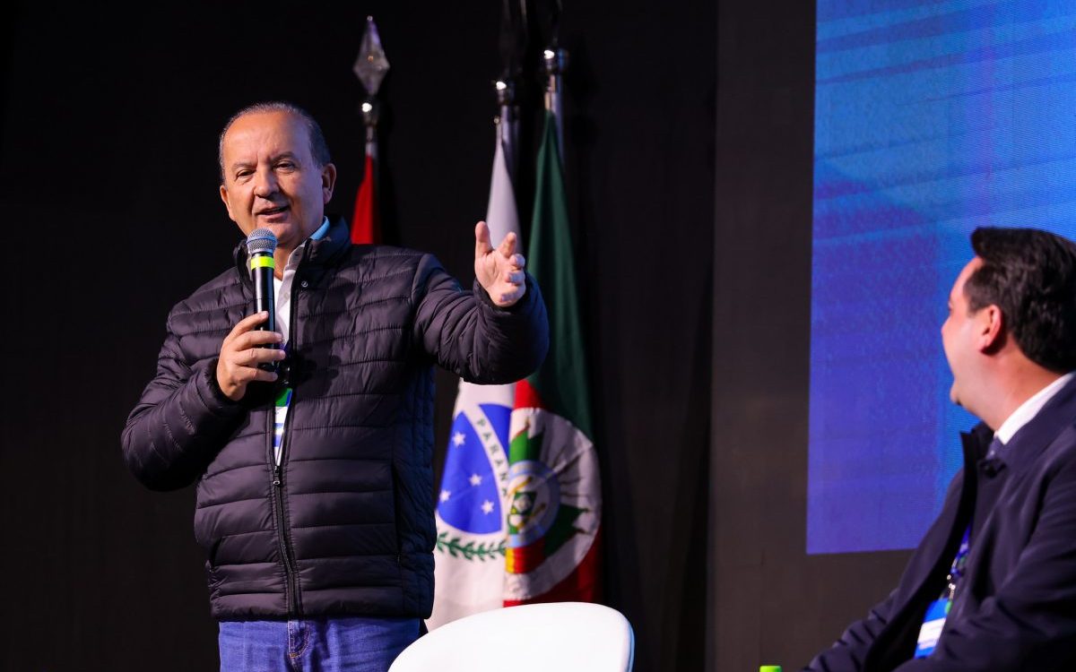 Em evento, governador catarinense brinca com possibilidade de separação do Sul e cita Eduardo Leite como “presidenciável”