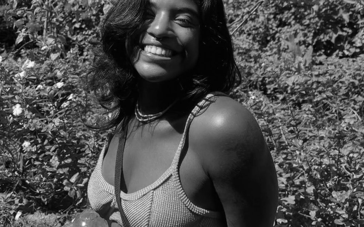 Brasileira que caiu em vulcão na Indonésia morre após quatro dias à espera de resgate