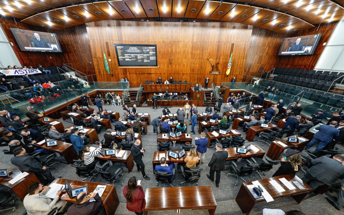 Assembleia Legislativo do RS aprova “bolsa tênis” para estudantes