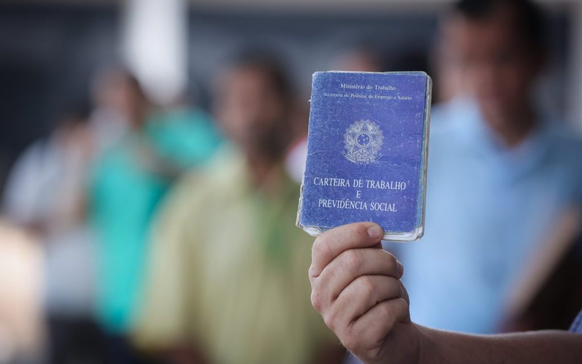 Brasil registra menor taxa de desemprego desde 2012, aponta IBGE