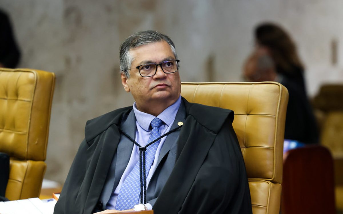 Flávio Dino suspende quebra de sigilo de Lulinha e outros 86 alvos da CPMI do INSS