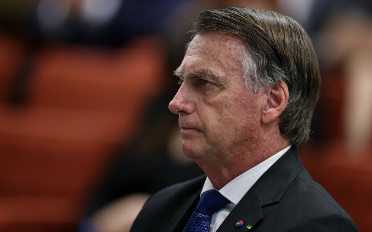 Bolsonaro poderá ir para o semiaberto em 2033 e obter livramento condicional em 2037
