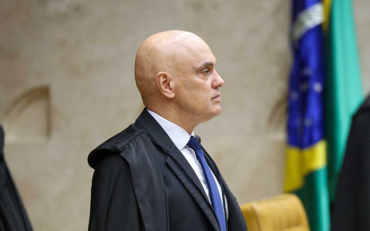 Moraes proíbe manifestações e autoriza retirada imediata de acampamentos em frente à Papudinha