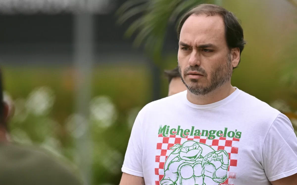 MP do Rio reabre investigação contra Carlos Bolsonaro por suposta rachadinha