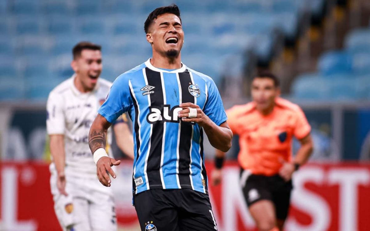Grêmio fica impedido de registrar reforços após sofrer transfer ban da Fifa
