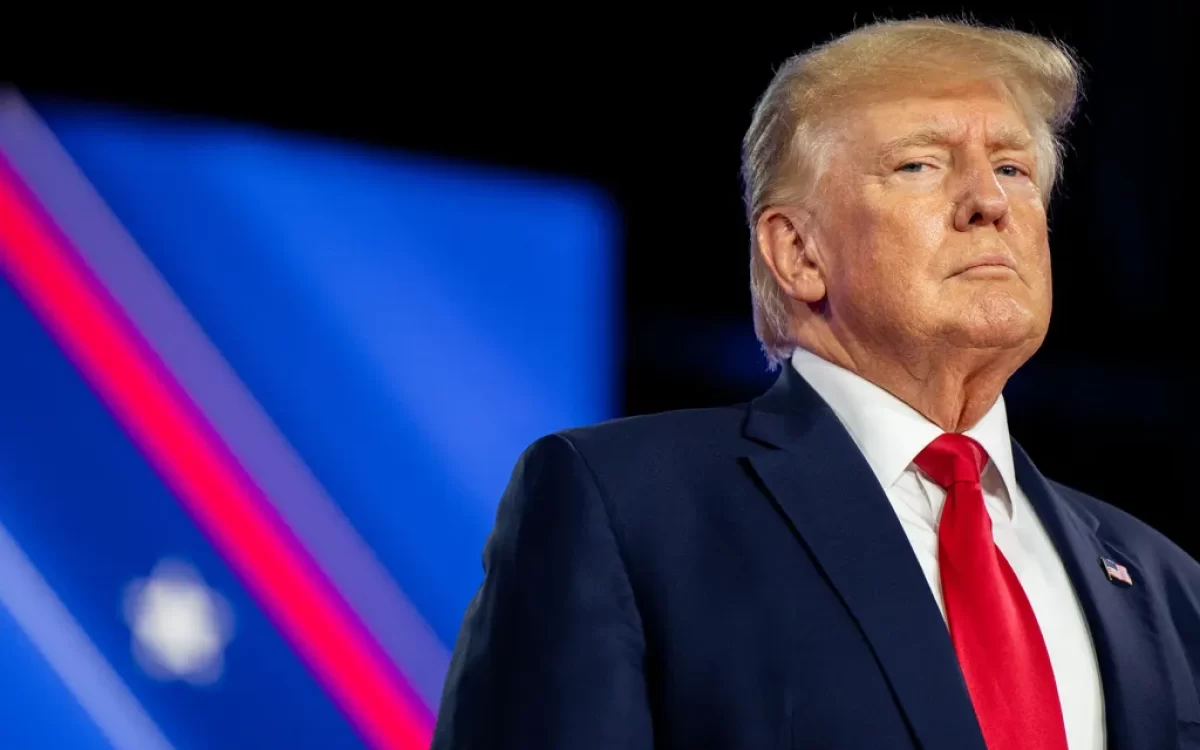 Trump afirma que Khamenei está morto e fala em “bombardeio contínuo” no Oriente Médio