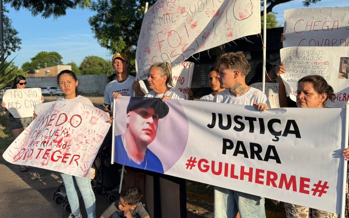 Família e comunidade pedem justiça por Guilherme em manifestação em Uruguaiana