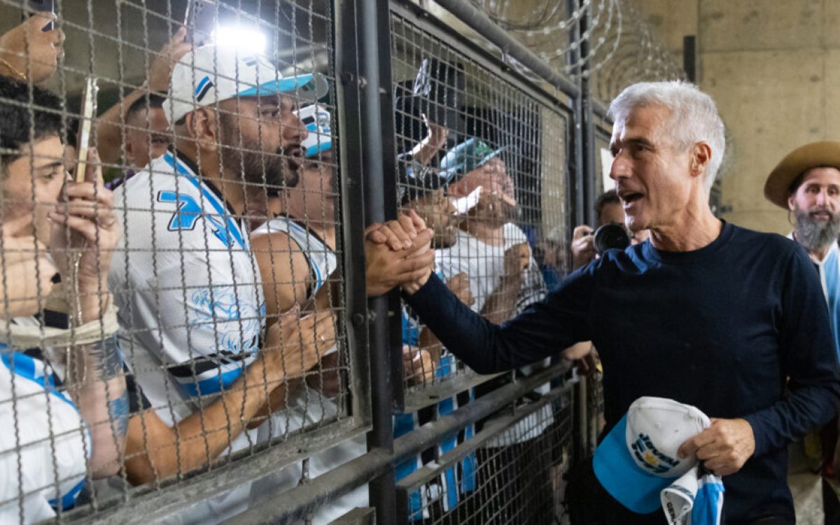 Técnico do Grêmio pede desculpas após usar expressão com conotação racista em entrevista