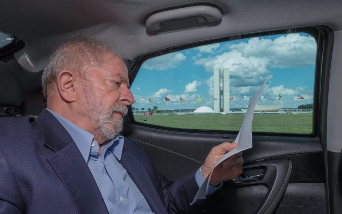 Flávio Bolsonaro compara Lula a “Opala velho” e critica postura do presidente