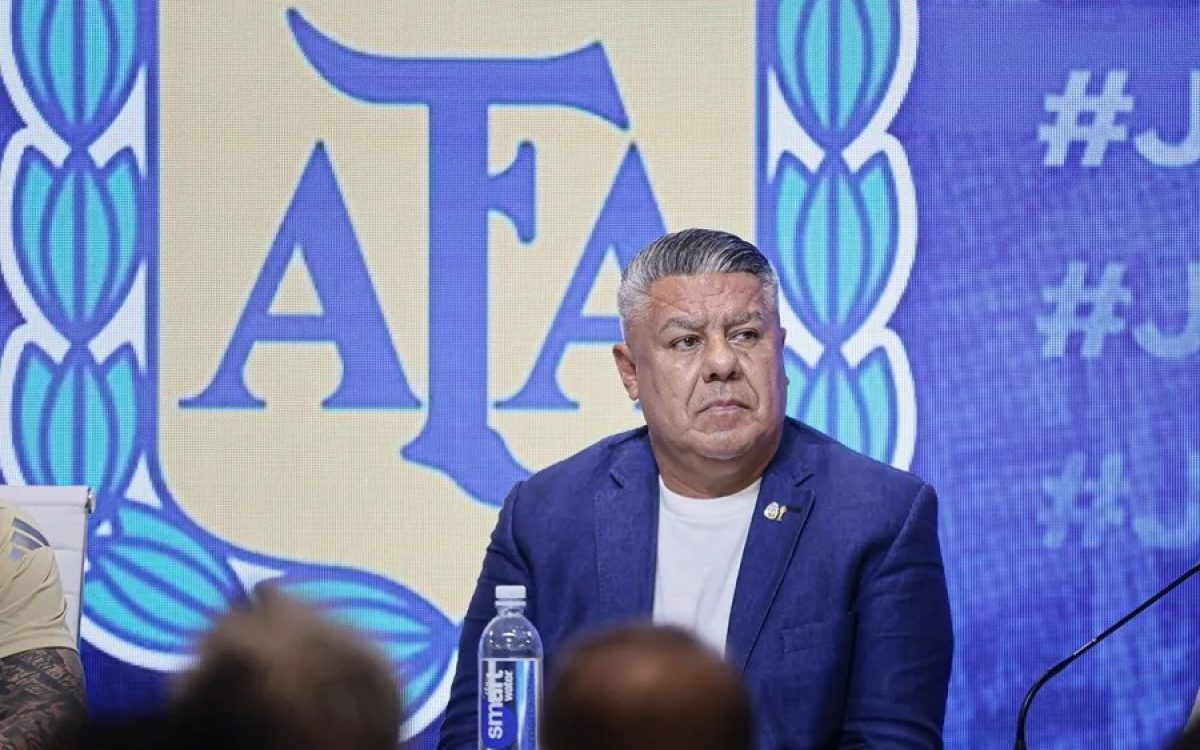 Associação do Futebol Argentino e seu presidente viram alvo da Justiça por suposta apropriação de R$ 28,5 milhões e lavagem de dinheiro