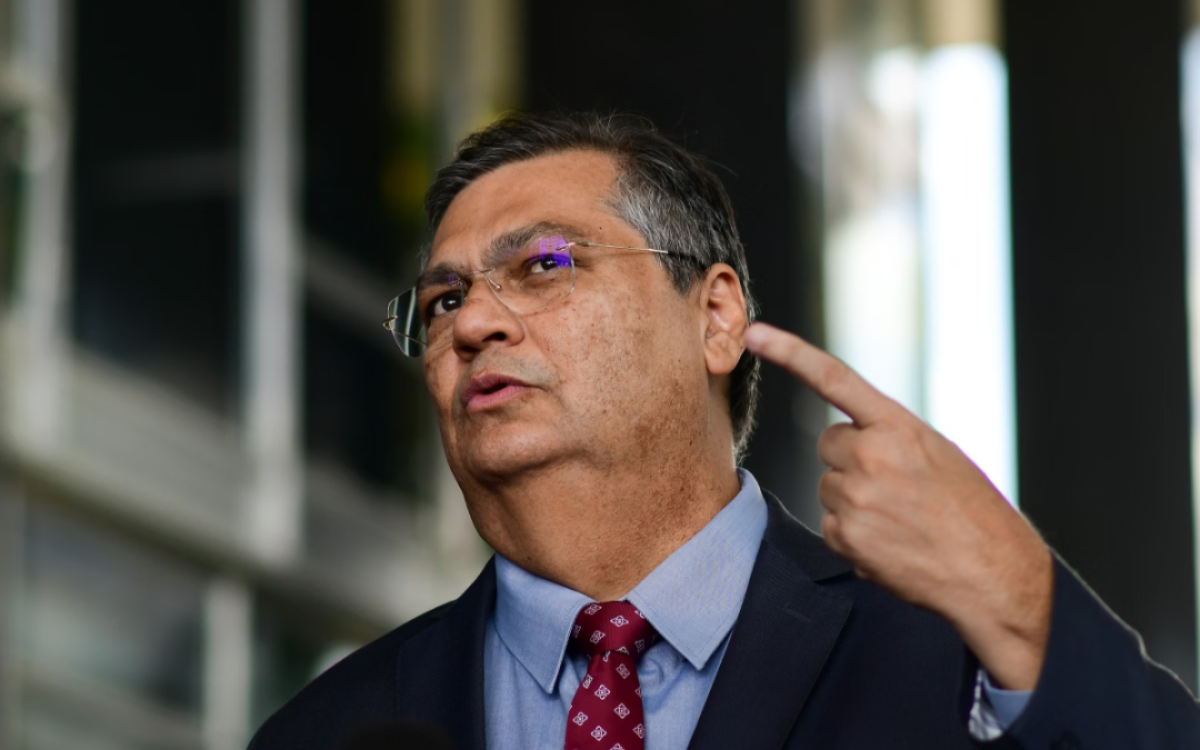 Flávio Dino autoriza PF a investigar Bolsonaro e aliados por crimes apontados na CPI da Covid