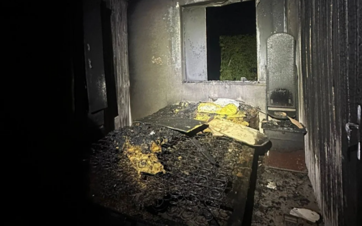 Tentativa de feminicídio termina com agressor gravemente ferido em incêndio no interior do RS