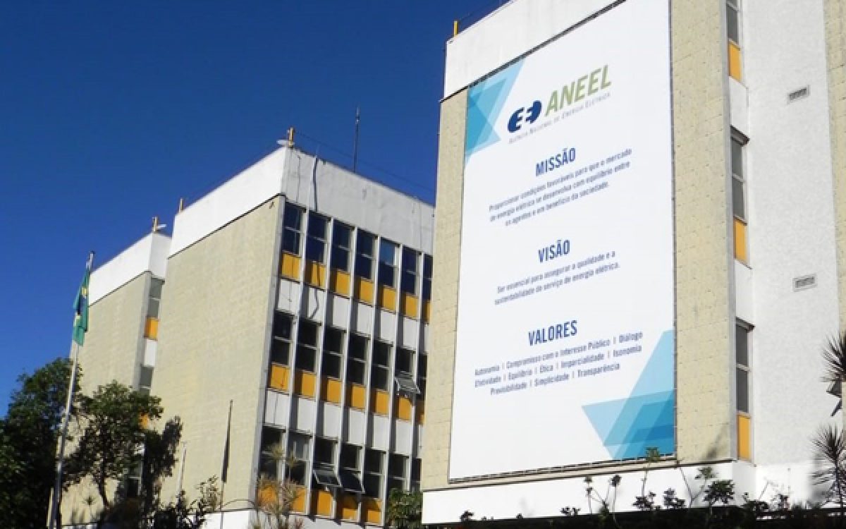 Aneel reduz bandeira tarifária e conta de luz fica menos pesada em dezembro