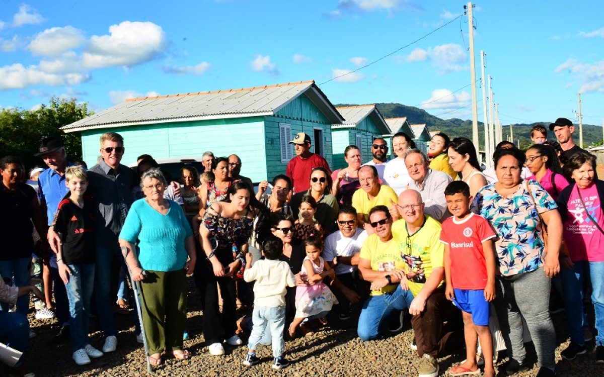 Famílias atingidas por enchente em Candelária recebem novas casas em ação coordenada pelo Instituto Dunga