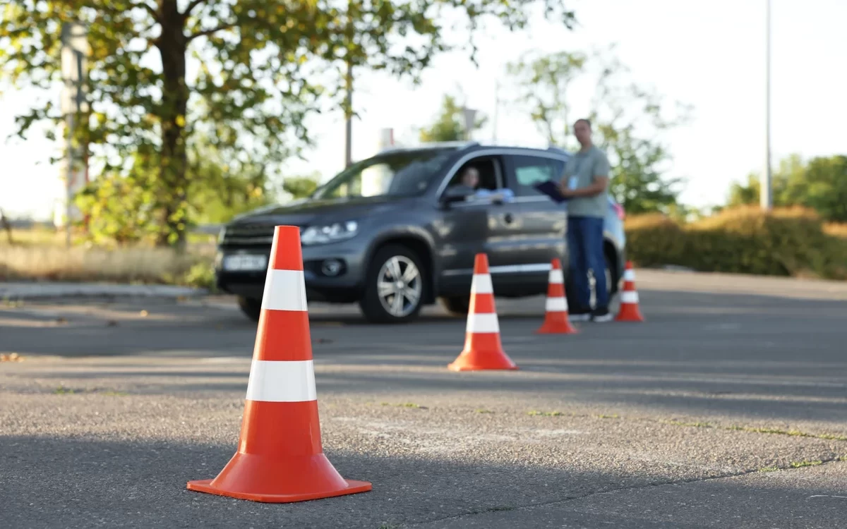 Contran acaba com obrigatoriedade de autoescola e abre caminho para CNH até 80% mais barata