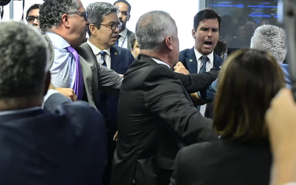 Deputados governistas falam fraude em votação da CPMI do INSS e prometem recorrer contra quebra de sigilo de Lulinha