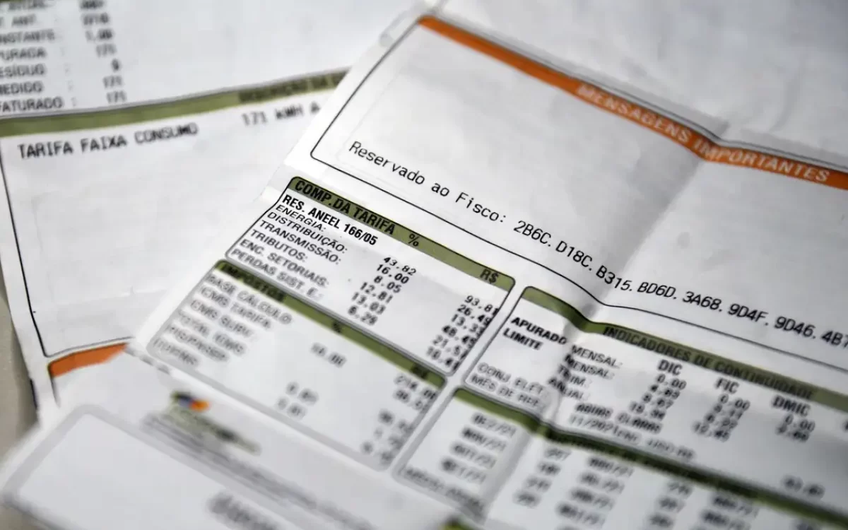 Conta de luz seguirá com bandeira vermelha em novembro: adicional será de R$ 4,46 a cada 100 kWh