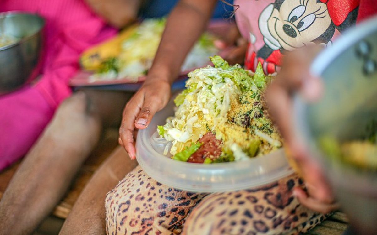 Número de brasileiros em situação de insegurança alimentar grave caiu 23,5% em 2024, alcançando o menor índice em duas décadas