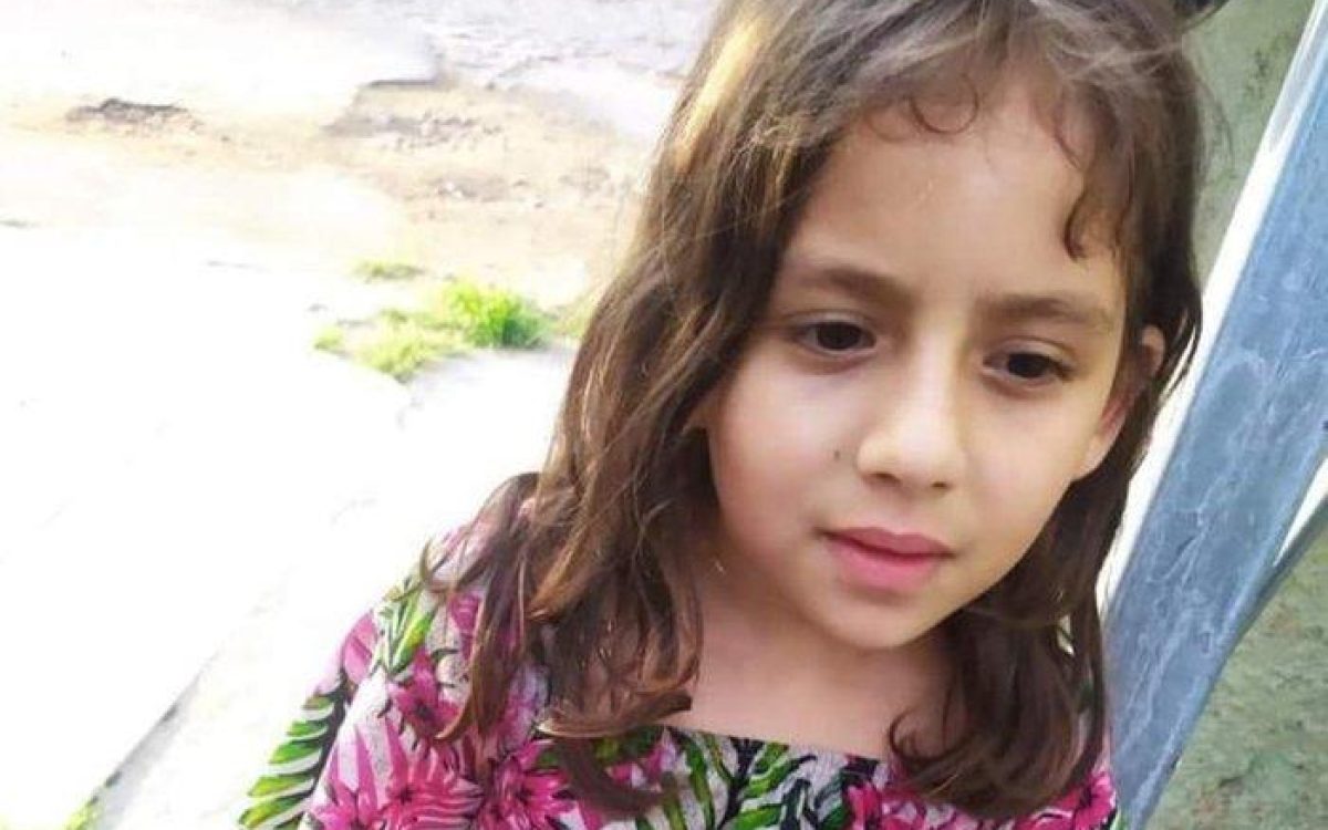 Justiça manda soltar mãe de menina encontrada morta em contêiner e retira caso do Tribunal do Júri