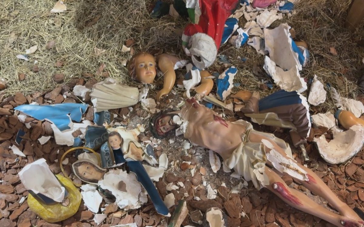 Igreja de Encantado sofre três ataques em cinco dias e tem presépio destruído