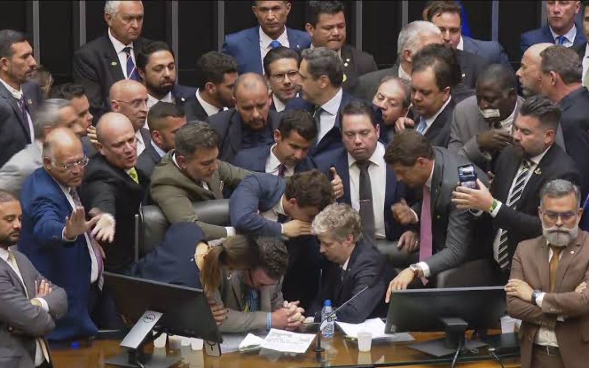 Deputado gaúcho lidera lista de parlamentares que podem ser punidos após tumulto na Câmara