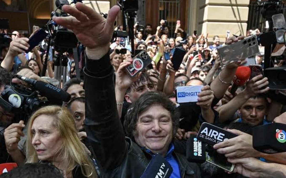 Viva la libertad, pero no mucho: justiça argentina proíbe imprensa de divulgar novos áudios de Karina Milei