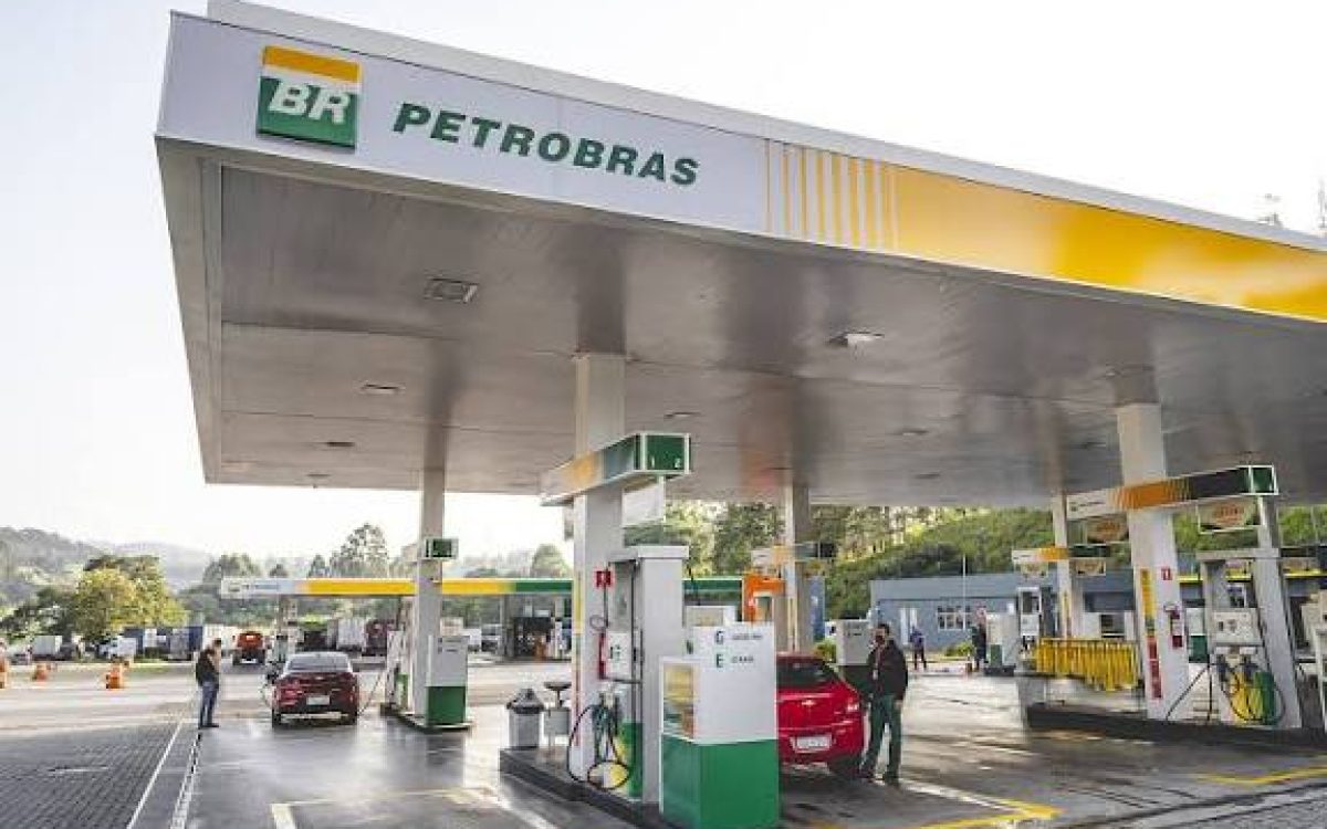 Petrobras reduz preço da gasolina em 4,9% a partir desta terça-feira (21)
