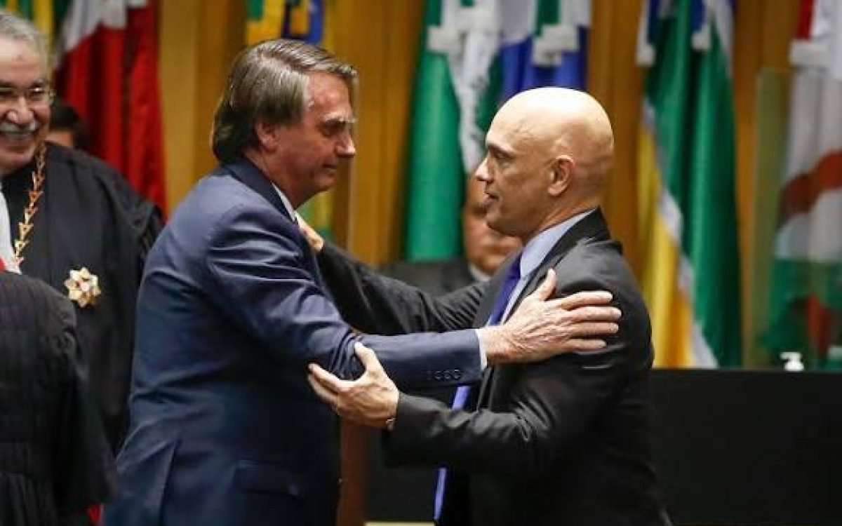 Moraes, o “ditador bonzinho”: Bolsonaro foi preso sem algemas, sem mídia e em sala climatizada da PF