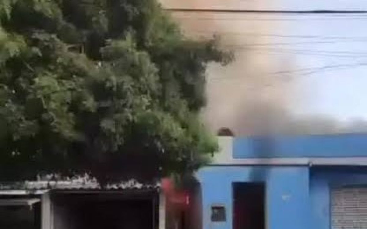 Vítima de tentativa de feminicídio em Uruguaiana lança rifa solidária para reconstruir casa destruída em incêndio criminoso