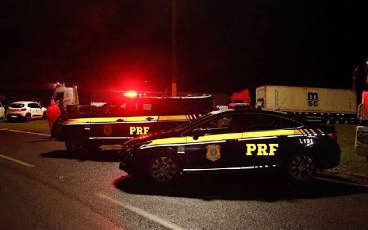 PRF prende casal argentino com quase 250 quilos de maconha na BR-468, em Três Passos