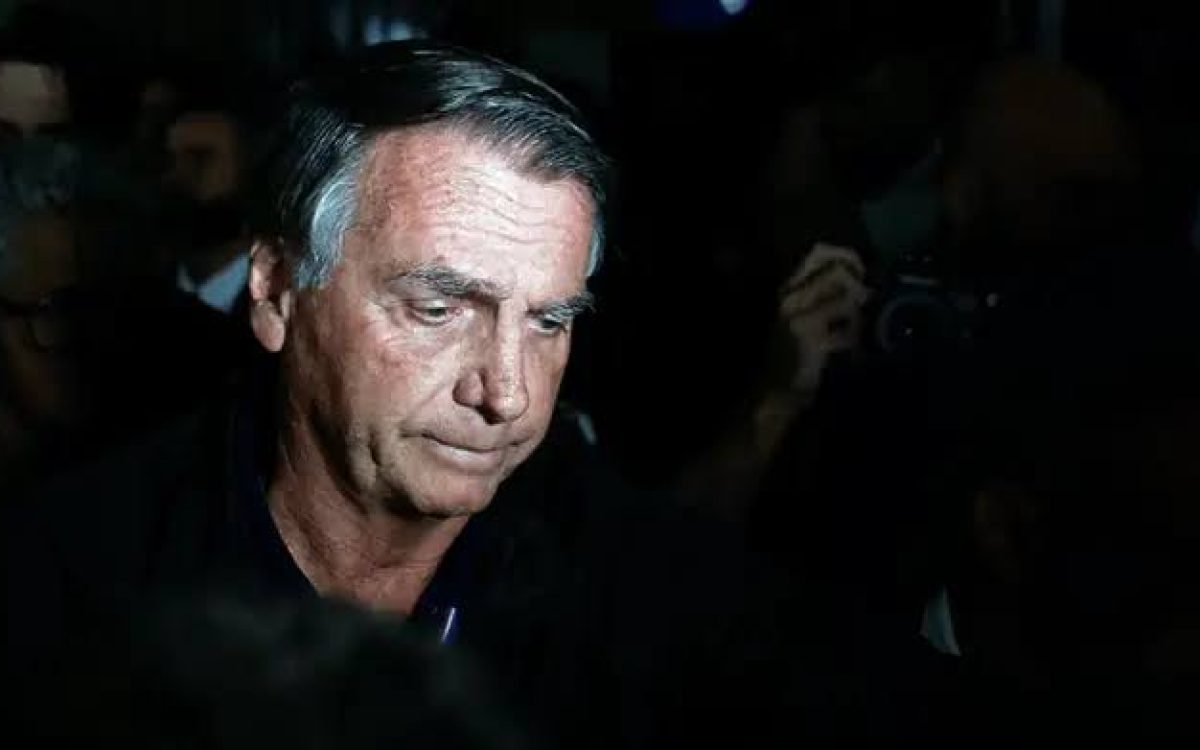 Bolsonaro reclama de barulho de ar-condicionado na cela e pede intervenção do STF