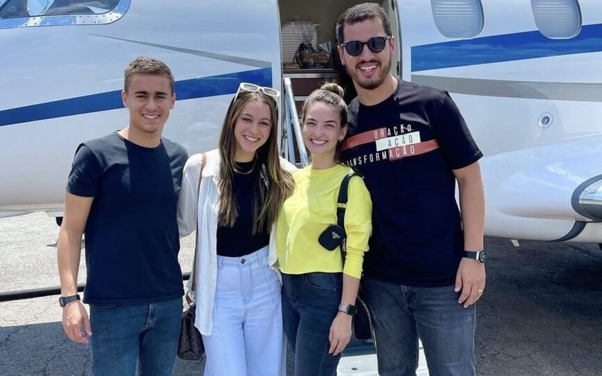 Nikolas e pastor viajaram no jatinho de Vorcaro durante campanha por Bolsonaro em 2022