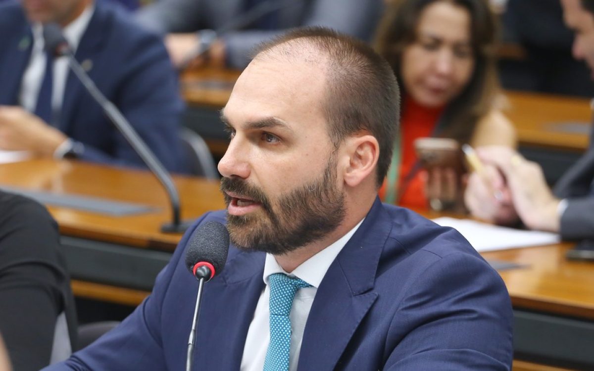 Por unanimidade, STF torna Eduardo Bolsonaro réu por tentativa de coação no julgamento do pai
