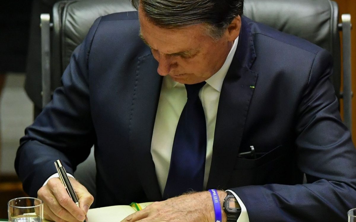Bolsonaro envia carta da prisão, defende Michelle e pede união da direita