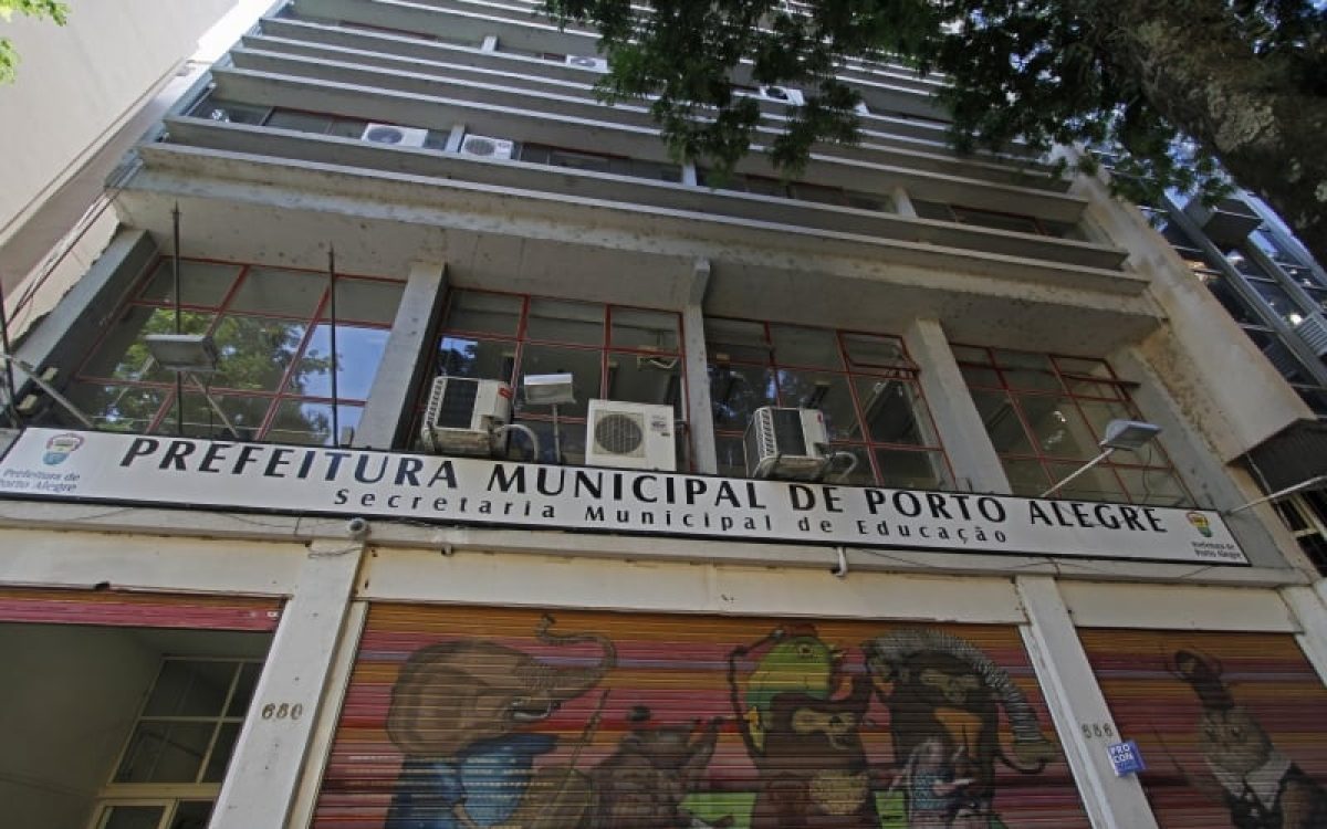 Operação Capa Dura: Polícia Civil indicia 34 pessoas por suspeitas de fraudes na Educação de Porto Alegre