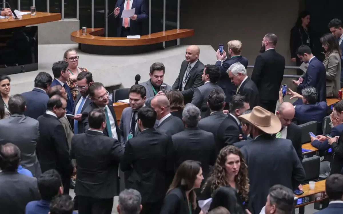 PL da Dosimetria permite que condenados por lesão corporal, incêndio e extorsão saiam mais cedo da cadeia